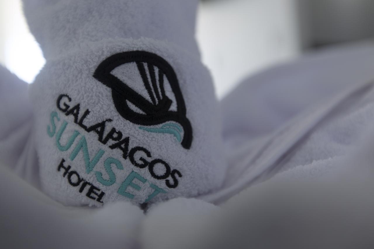 Galapagos Sunset Hotel プエルト・バケリソ・モレノ エクステリア 写真